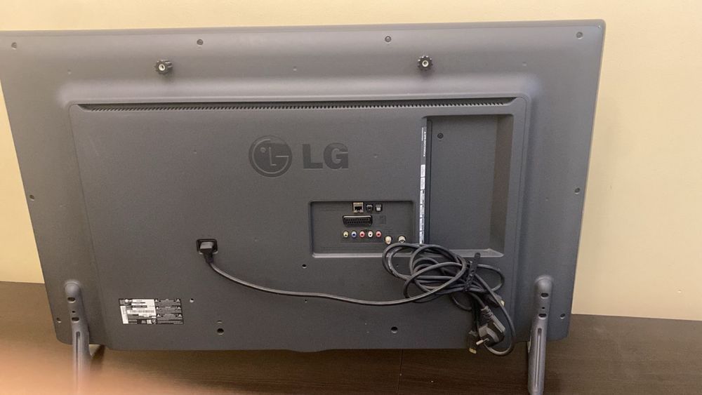 Продам телевизор LG 42LB582V
