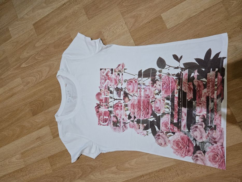 Guess! Оригинална дамска тениска!