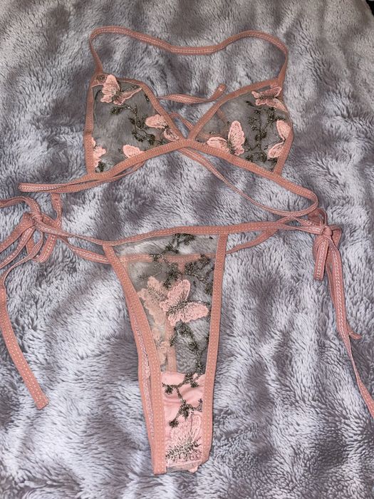 Бельо с розови мотиви