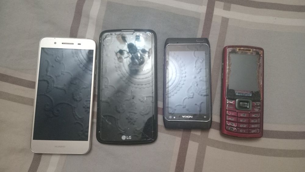 Продам телефоны на запчасти