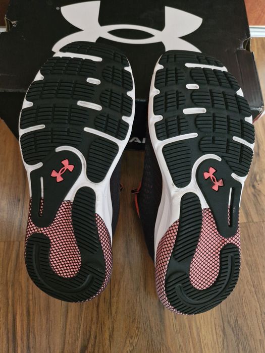 Дамски маратонки Under Armour HOVR Turbulence, черно и розово,номер 39