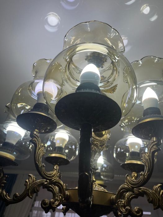 Продам люстру