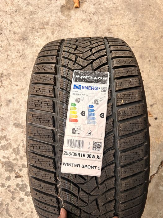 1брой 255/35/19 Dunlop