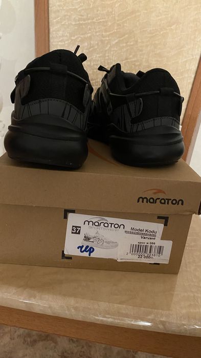 Кроссовки женские черные