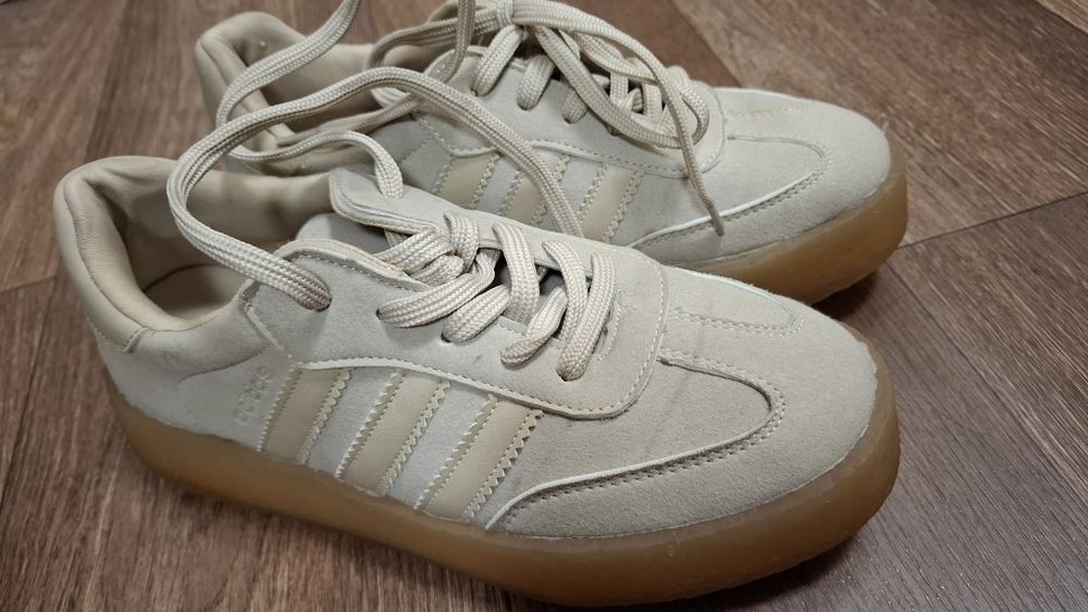 Две пары кроссовок за 4000. 36р