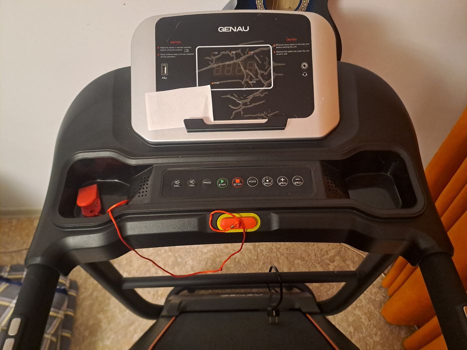 Продам беговую дорожку Genau