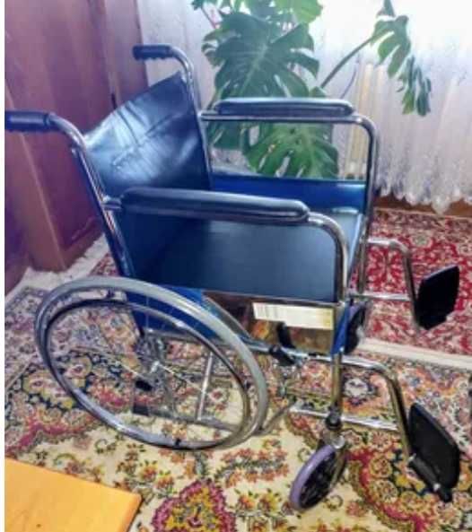Vând   căruț-scaun rulant nou pentu p/dezabilități cu VICEU incilus