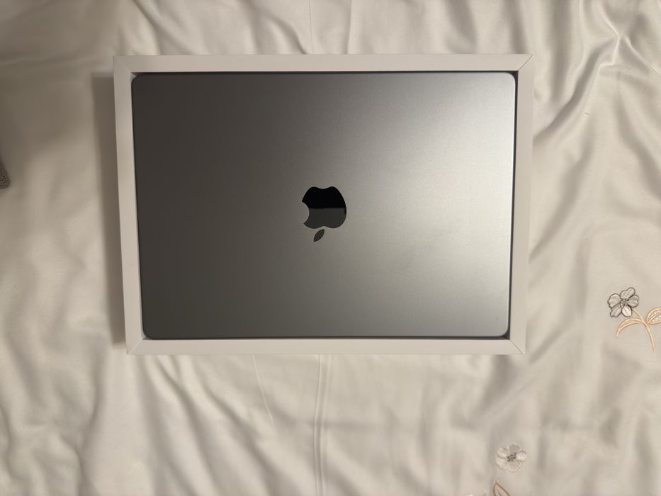 Laptop Apple MacBook Pro 14" 27 Cicluri