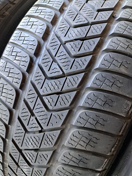 4 anvelope iarnă 245 45 R19 Pirelli