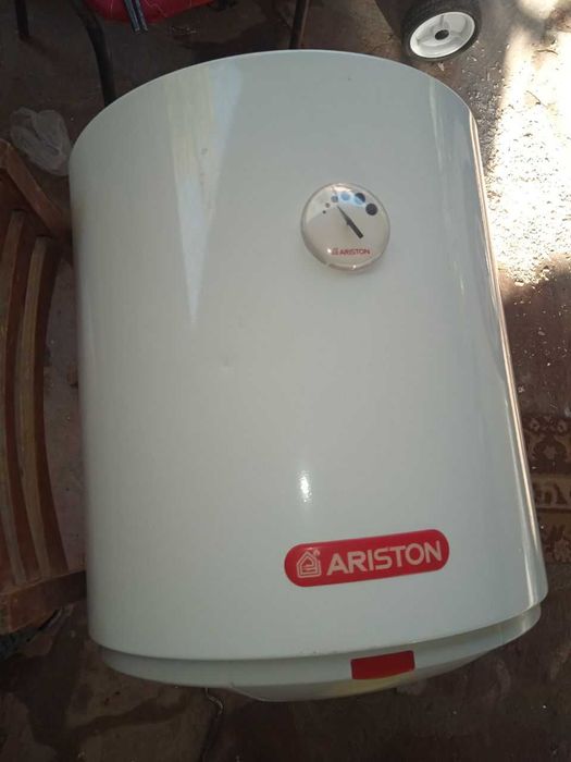 Продаётся водонагреватель Аристон-50л в отличном рабочем состоянии*