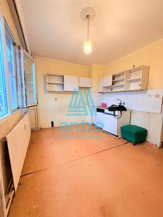 Двустаен апартамент в кв. Дружба 2