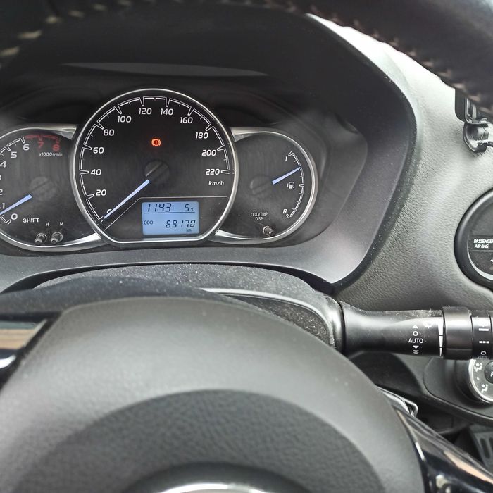 Продавам Тойота Ярис 2019 г