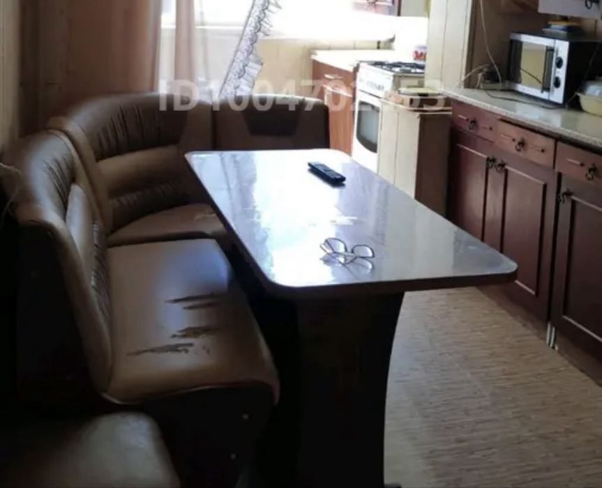 Продам стол кухонный
