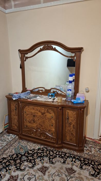 Mebel servant sotladi