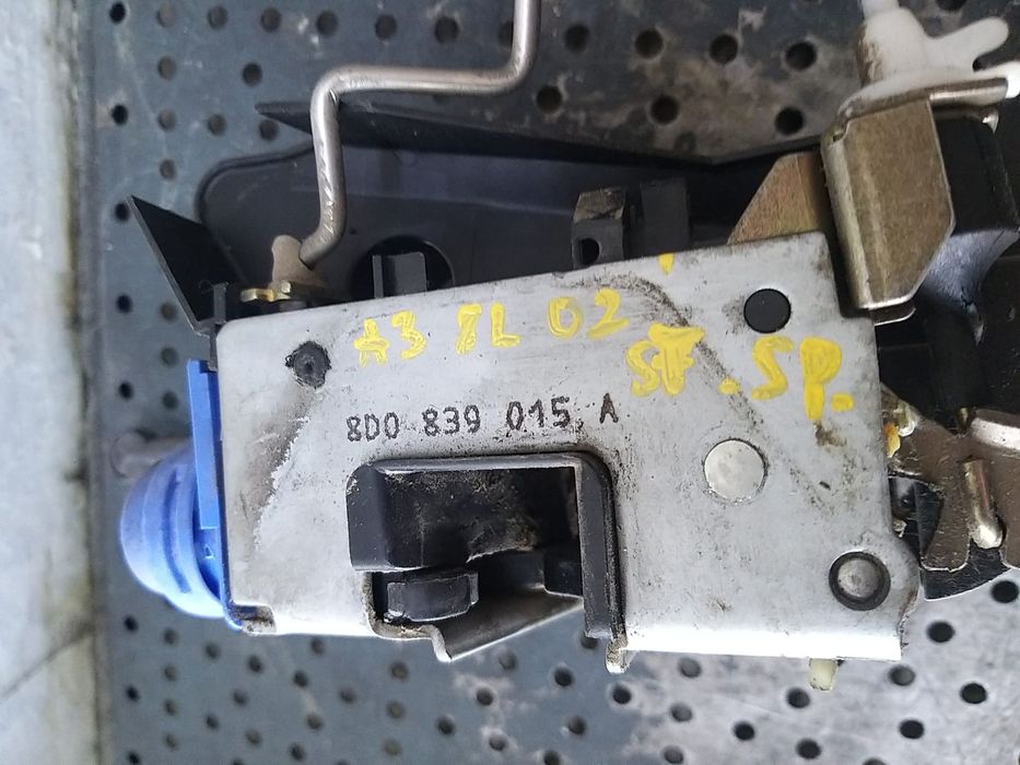 Broasca usa stanga spate audi a3 8l 8d0839015a