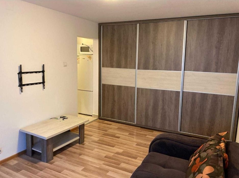 Inchiriez garsoniera strada Lorena