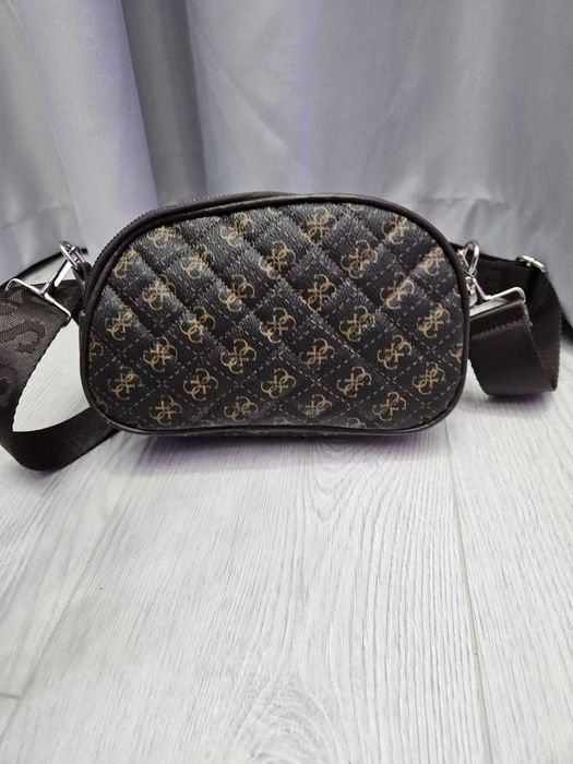 Дамска чанта  Guess