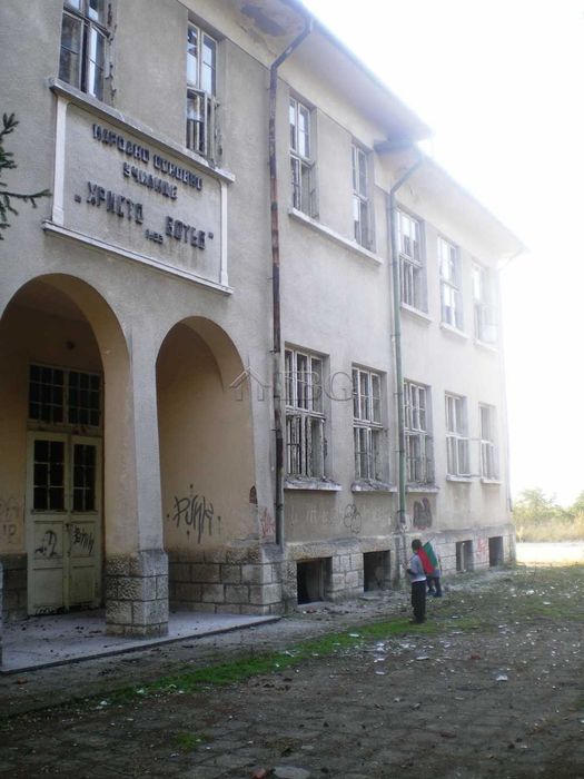 Продава се Промишлена сграда в Две могили - 1400 кв.м за 65 €/кв.м - Снимка #2