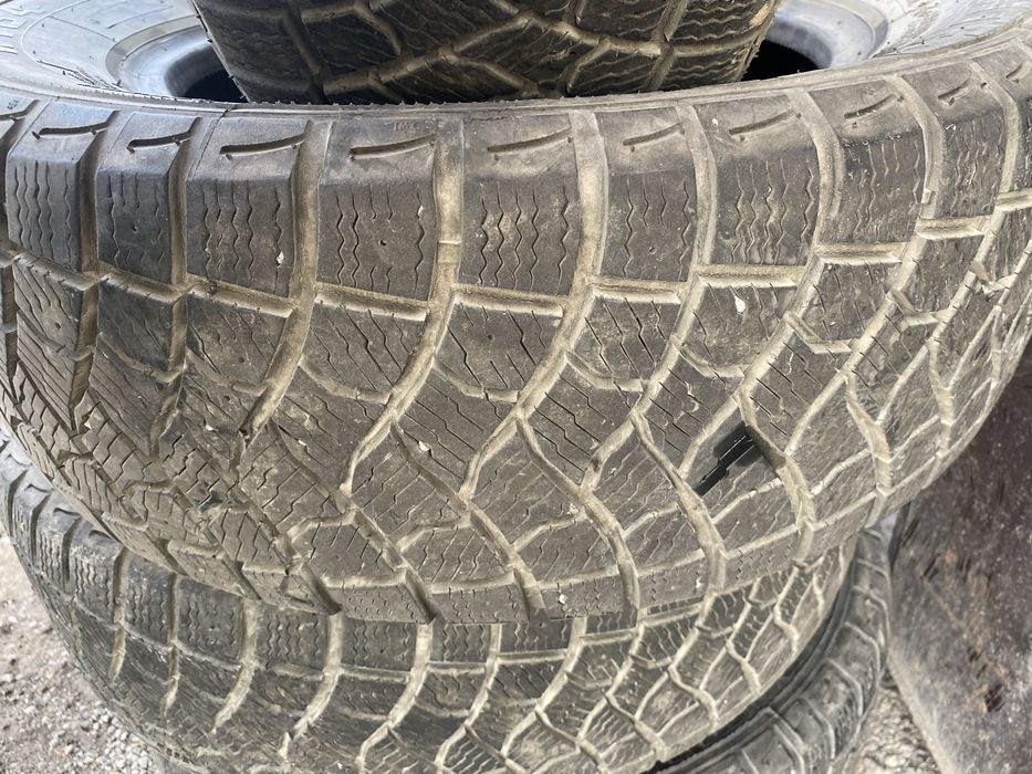 Зимние шины 215/60/16r