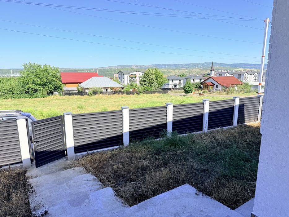 Casa parter, 90 mp, 3 dr, 2 bai, 500m teren, living+bucatarie, terasa, pod izolat ,centrala+incalzire in pardoseala,parcare 2 locuri,gard metalic