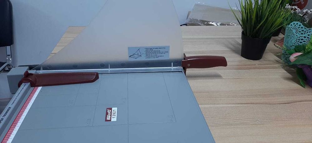 Продам аппарат для нарезки  бумаг ,фото  PAPER TRIMMER KW-triO* 13921