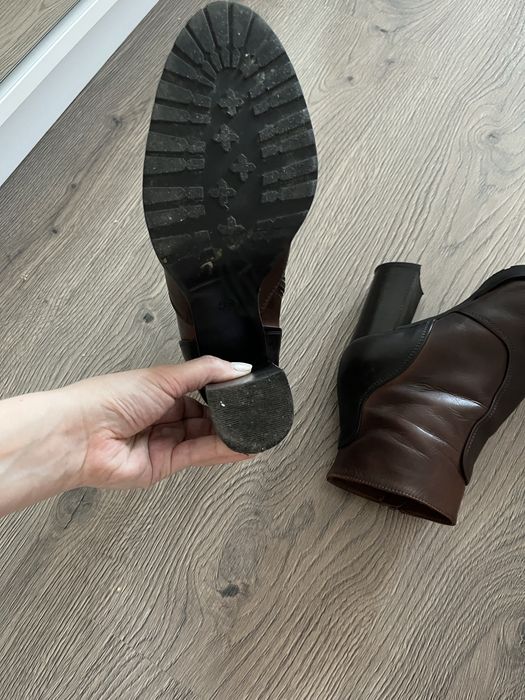 Botine de piele cu toc gros