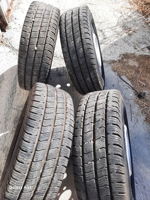 Бусови гуми с джанти 5×118, 215/70 R15C