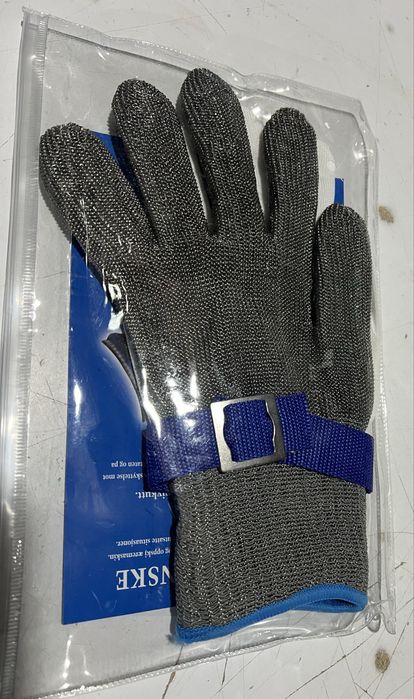 Перчатка из нержавеющей стали