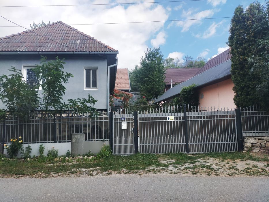 Vând casă în zonă de munte