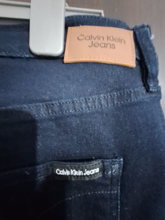 Blugi noi Calvin Klein pentru damă