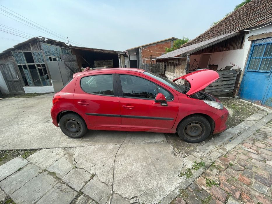 Dezmembrez peugeot 207 2009