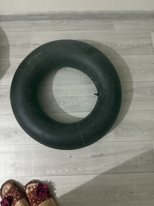 Покрышка от автомобиля