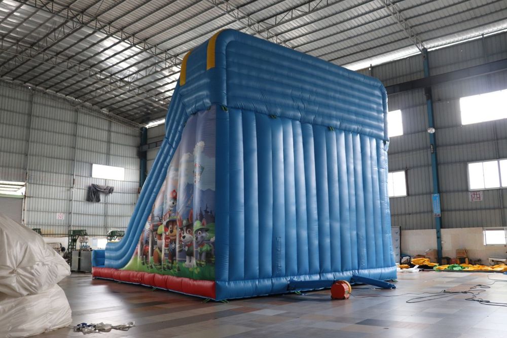 Надуваема пързалка, батут, детски център атракциони