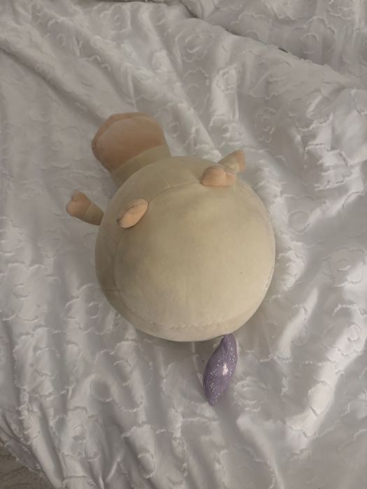 Плюшен еднорог-възглавница (MINISO) – мека играчка с блестящ рог