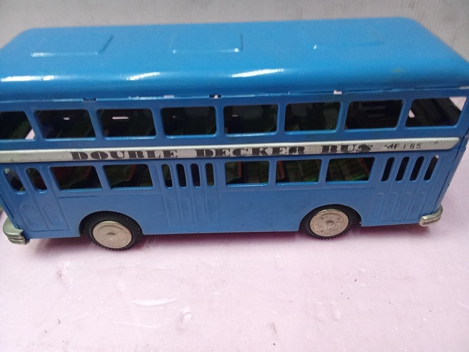 Ретро  метални играчки