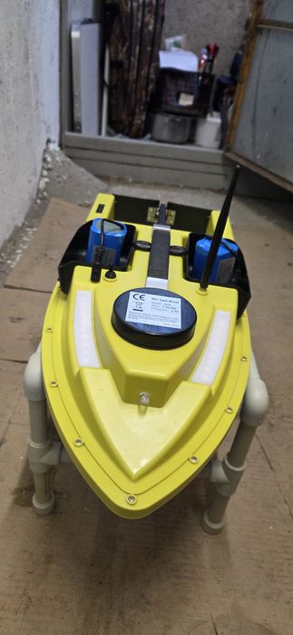 Лодка за захранка за риболов