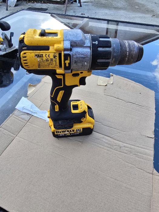 Bormașina dewalt dcd996