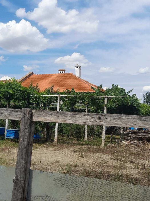 Къща в Индустриална зона, с.Руец