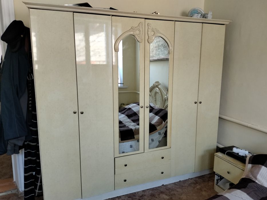 Спальный гарнитур