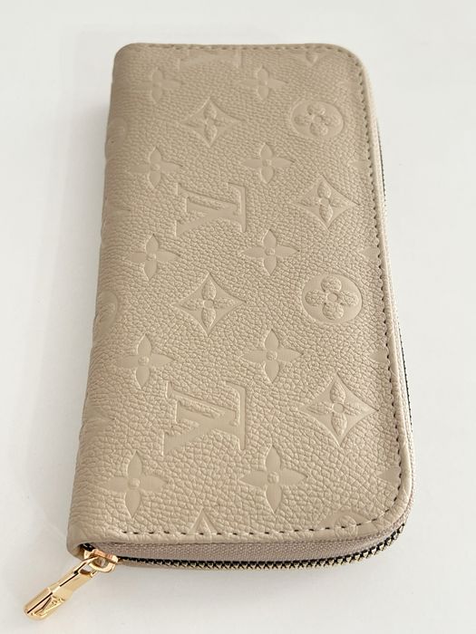 Portofel superb Louis Vuitton, crem, nou