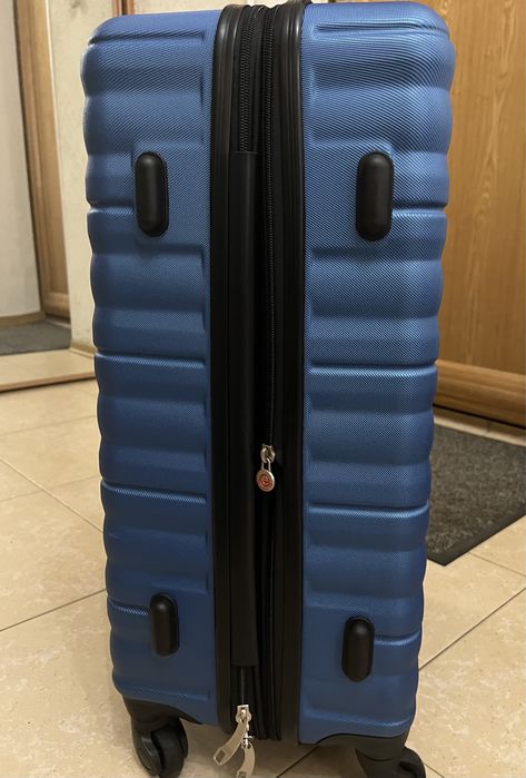 Чемодан COSMO, 24 среднего размера