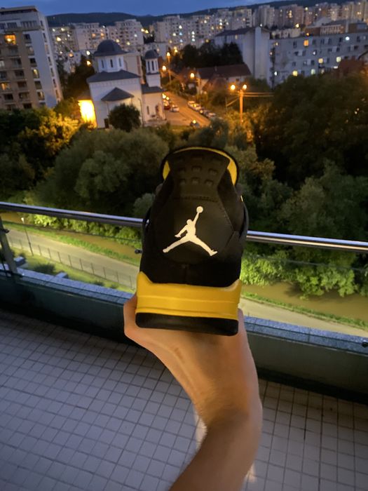 Jordan 4 Yellow Thunder