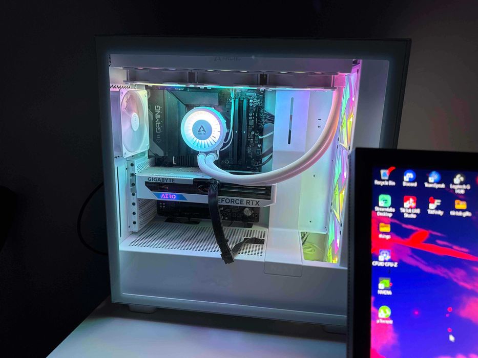 I7 14700KF / 4060TI 16GB / Benq Monitor 240hz / Logitech periferics ...