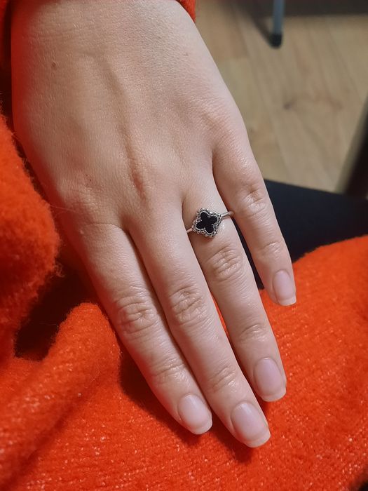 Сребърен пръстен с черен камък кръст