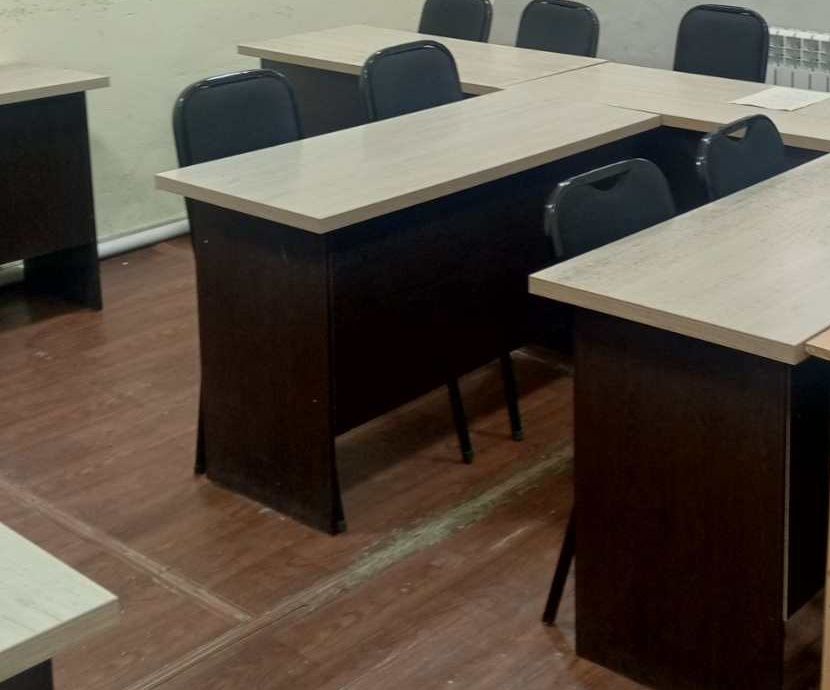 Parta va stulchalar sotiladi. O'quv markaz yo ofis uchun