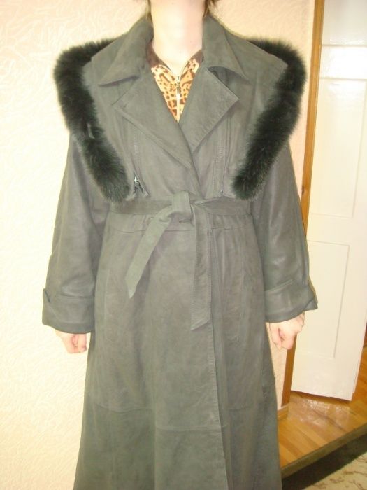 Продам Кожанный женский плащ (Корея). Абсолютно новый.