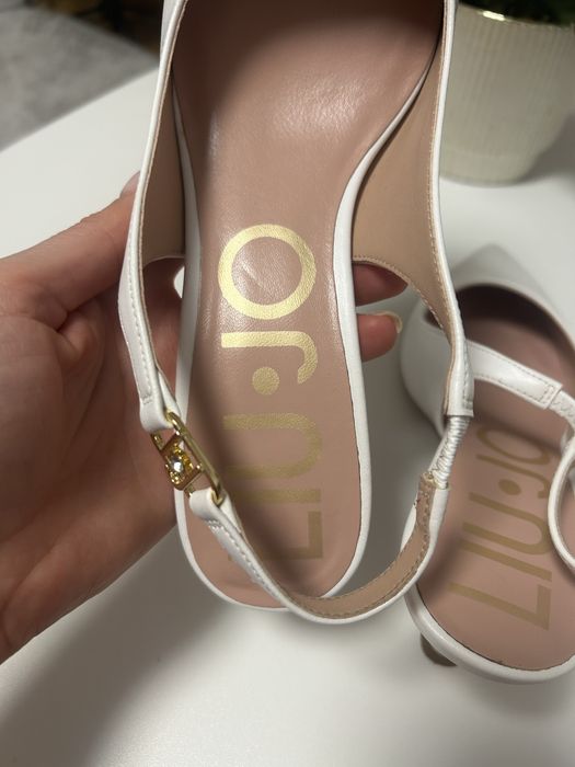 Liu Jo кожени обувки, остър връх, 38