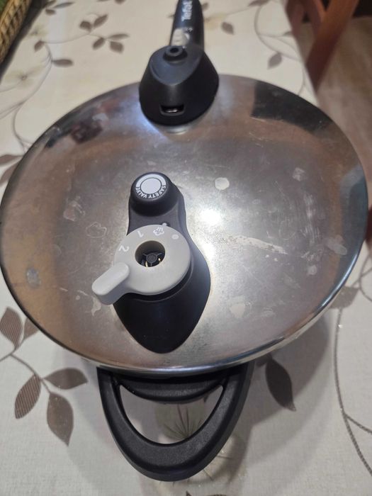 Тенджера под налягане Tefal 6л.