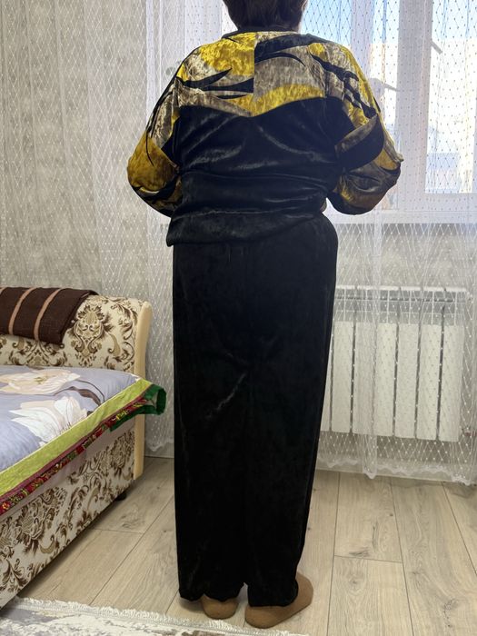 Продам велюровую двойку. Размер 50.