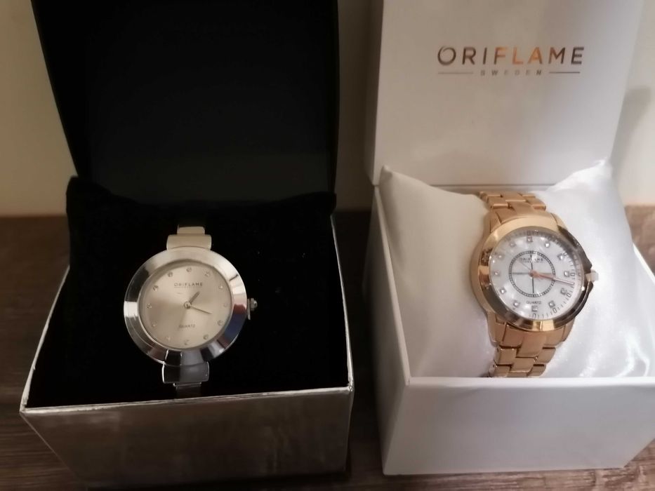 Нови часовници с камъни Сваровски